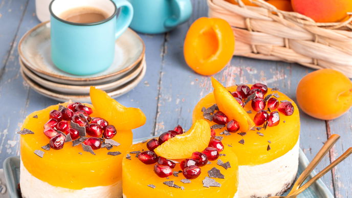 Sommerliches Patisserie-Rezept für zu Hause: Fruchtige Aprikosen-Törtchen wie vom Bäckermeister
