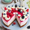 Locker, saftig, fruchtig: Unser leckeres Rezept für die Beeren-Joghurt-Torte im Sommer