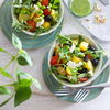Vergessen Sie Oma-Kartoffelsalat: Mediterraner Ofenkartoffelsalat mit Feta & Basilikumdressing