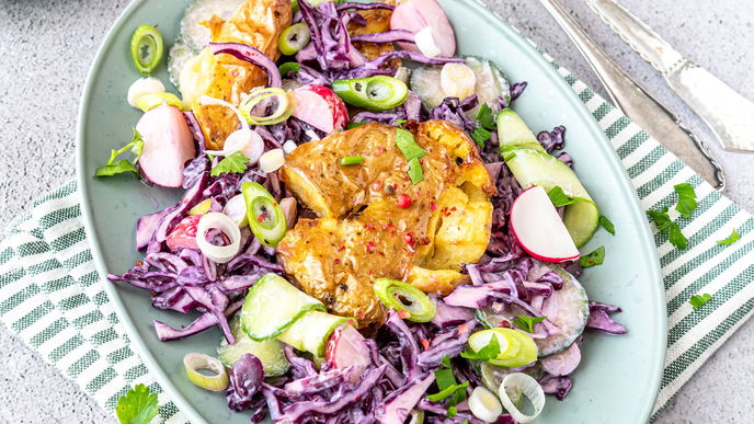 Knusprig, bunt & voller Aroma: Unser gesundes Rezept für Smashed Potato Salad mit Rotkohl