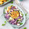 Knusprig, bunt & voller Aroma: Unser gesundes Rezept für Smashed Potato Salad mit Rotkohl