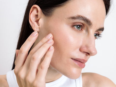 Das Multitalent für empfindliche Haut: Die 3 besten Azelainsäure-Produkte von dm und Rossmann im Überblick