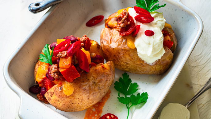 Backofenkartoffel mit Kürbis-Chili con Carne: Das beste Soulfood-Rezept