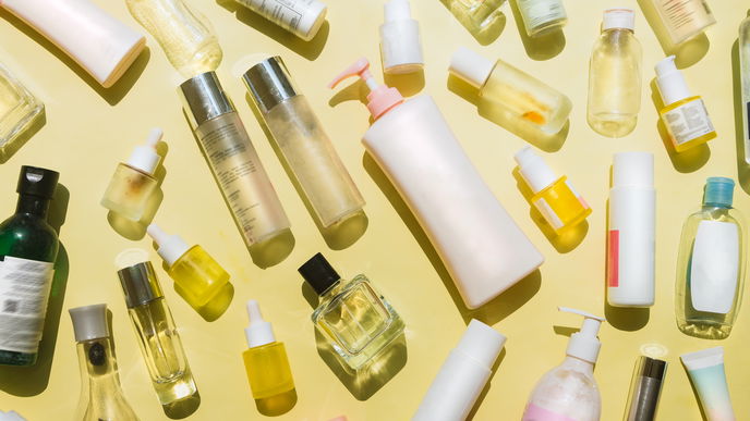 Unter 10 Euro: Von Serum bis Mascara – diese 5 Drogerie-Highlights liebt die Redaktion im Herbst 2026