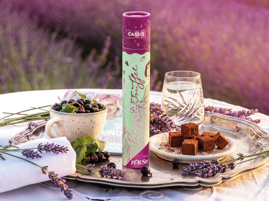 Goldhelm x FÜR SIE: Entdecken Sie das neue Pistaziennougat mit Cassis – nussige Verführung neu definiert