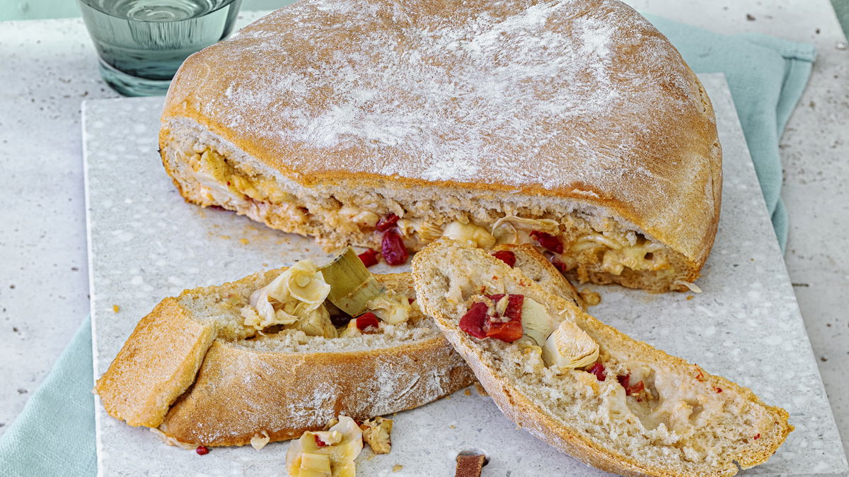 Hefebrot im Focaccia-Style: Mit unserem einfachen Rezept gelingt der mediterrane Brottrend