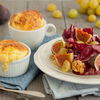 Käsesoufflé mit Feigen-Trauben-Salat