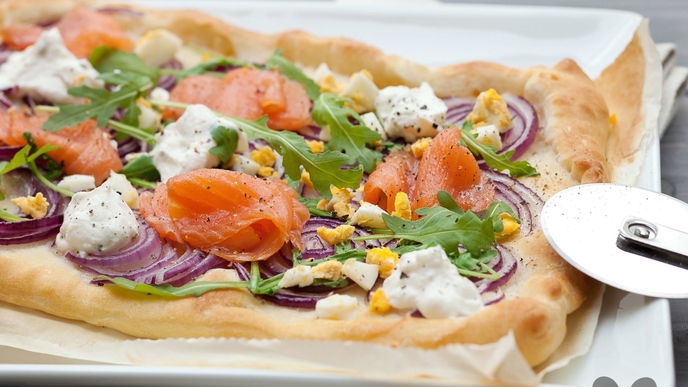 Schnelles Rezept: Räucherlachs-Pizza mit Ricotta