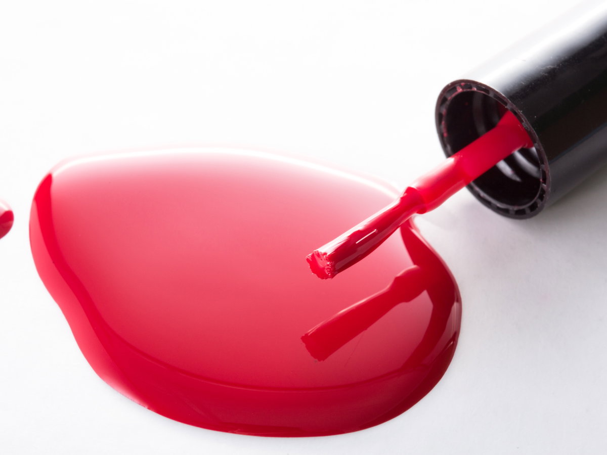 Roter Nagellack - Die richtige Pflege und das Lackieren