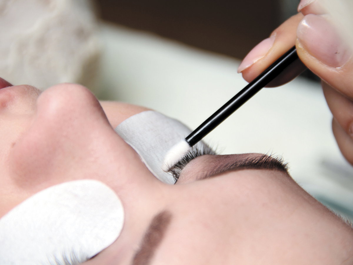 Wimpern säubern