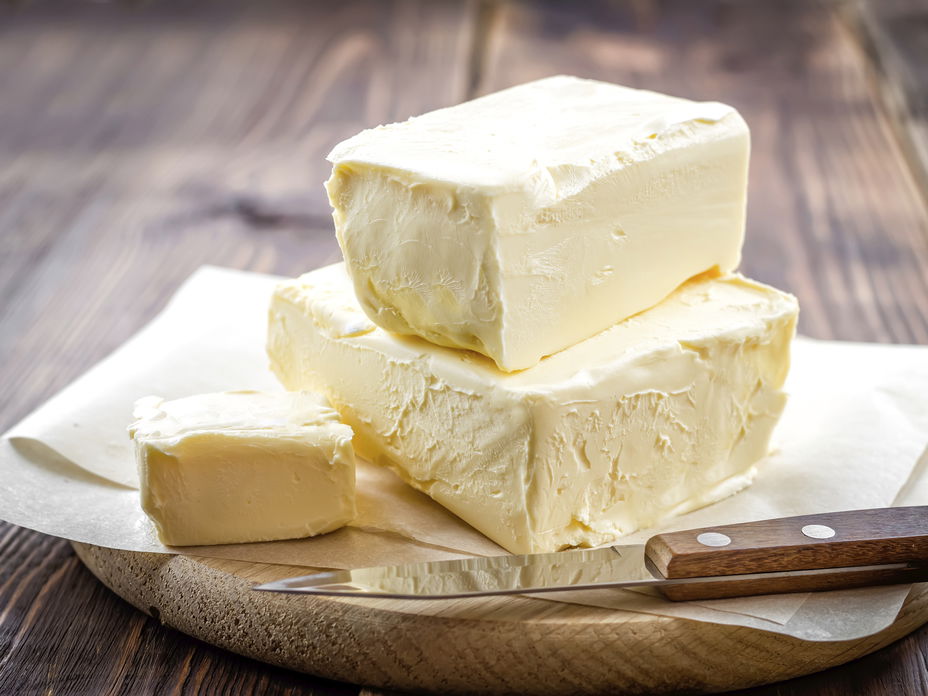 Butter mit Messer - Wir verraten, was in der Butter steckt und ob sie uns wirklich schadet