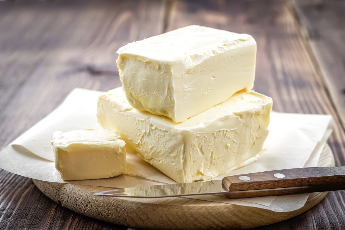 Butter mit Messer - Wir verraten, was in der Butter steckt und ob sie uns wirklich schadet