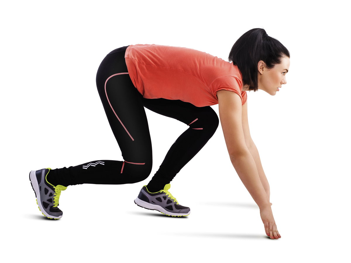 Frau setzt zum Sprint an - Erfahren Sie mehr über das 4-Minuten Training: Tabata