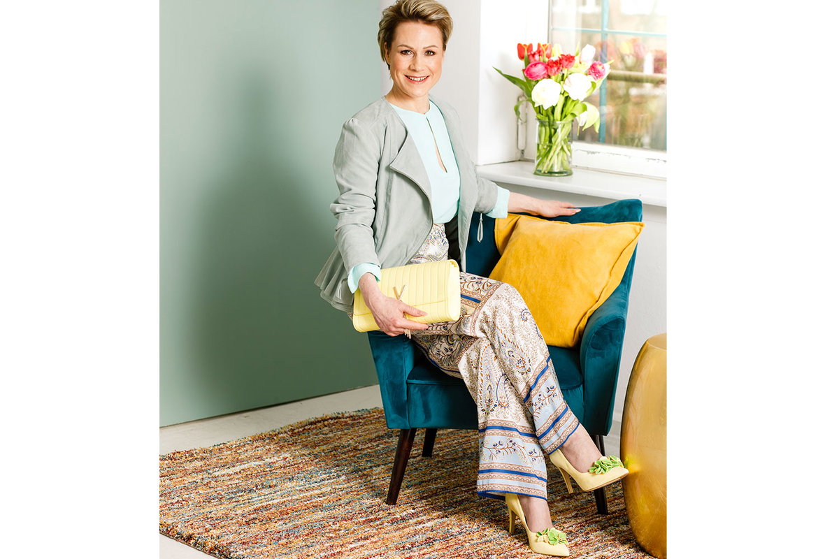Mandy ausgeschick in Seidenhose