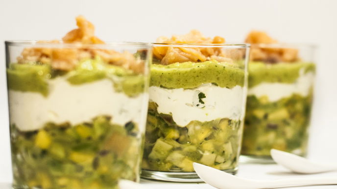 Avocado-Mango Verrine mit Räucherlachs