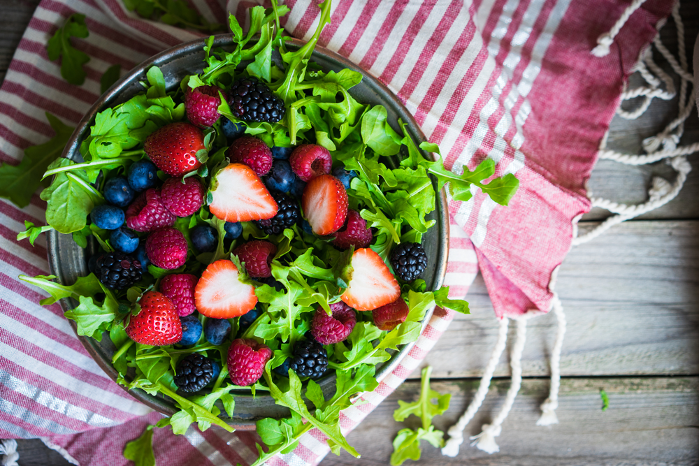 Ein Salat gehört zur Sirtfood-Diät