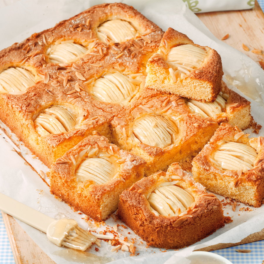 Klassischer Apfelkuchen mit feinen Mandelsplittern und großen Apfelstücken