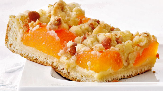 Aprikosenkuchen mit Amaretti-Streuseln