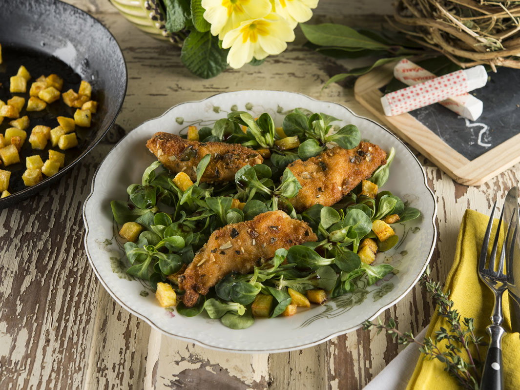 Backhendlsalat mit Kartoffelwürfeln Rezept