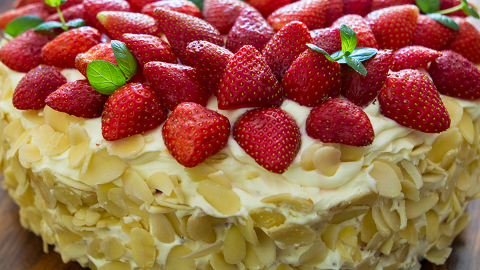 Schwedische Midsommar-Erdbeertorte 