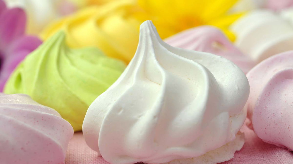 Baiser: Kuchen, Torten und Desserts mit Haube