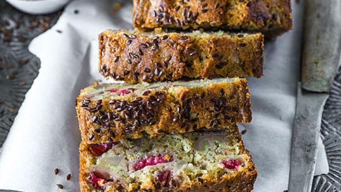Bananenbrot mit Erdbeeren