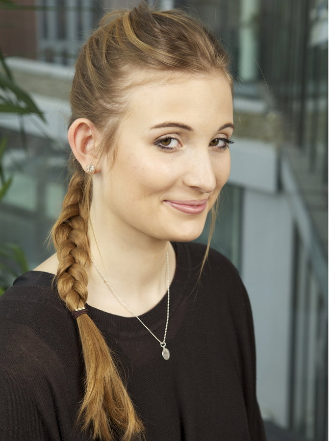 Frau mit einem Bauernzopf