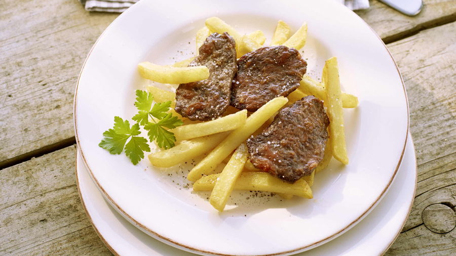 Pommes mit BBQ-Rinderfilet