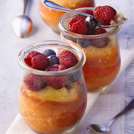 Rote-Beeren-Kuchen im Glas