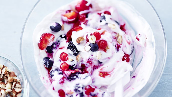 Beeren-Quark mit Nüssen 