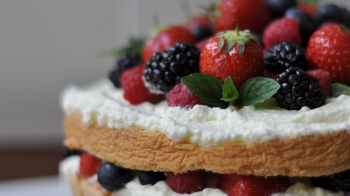 Beeren-Schicht-Torte