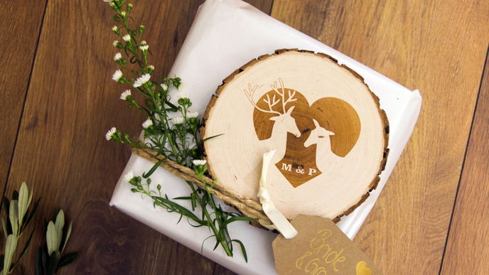 Romantische Geschenkverpackung mit Baumscheibe