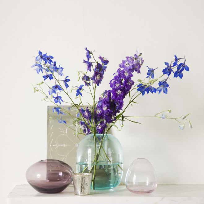 Blaue Blumen in einer Vase