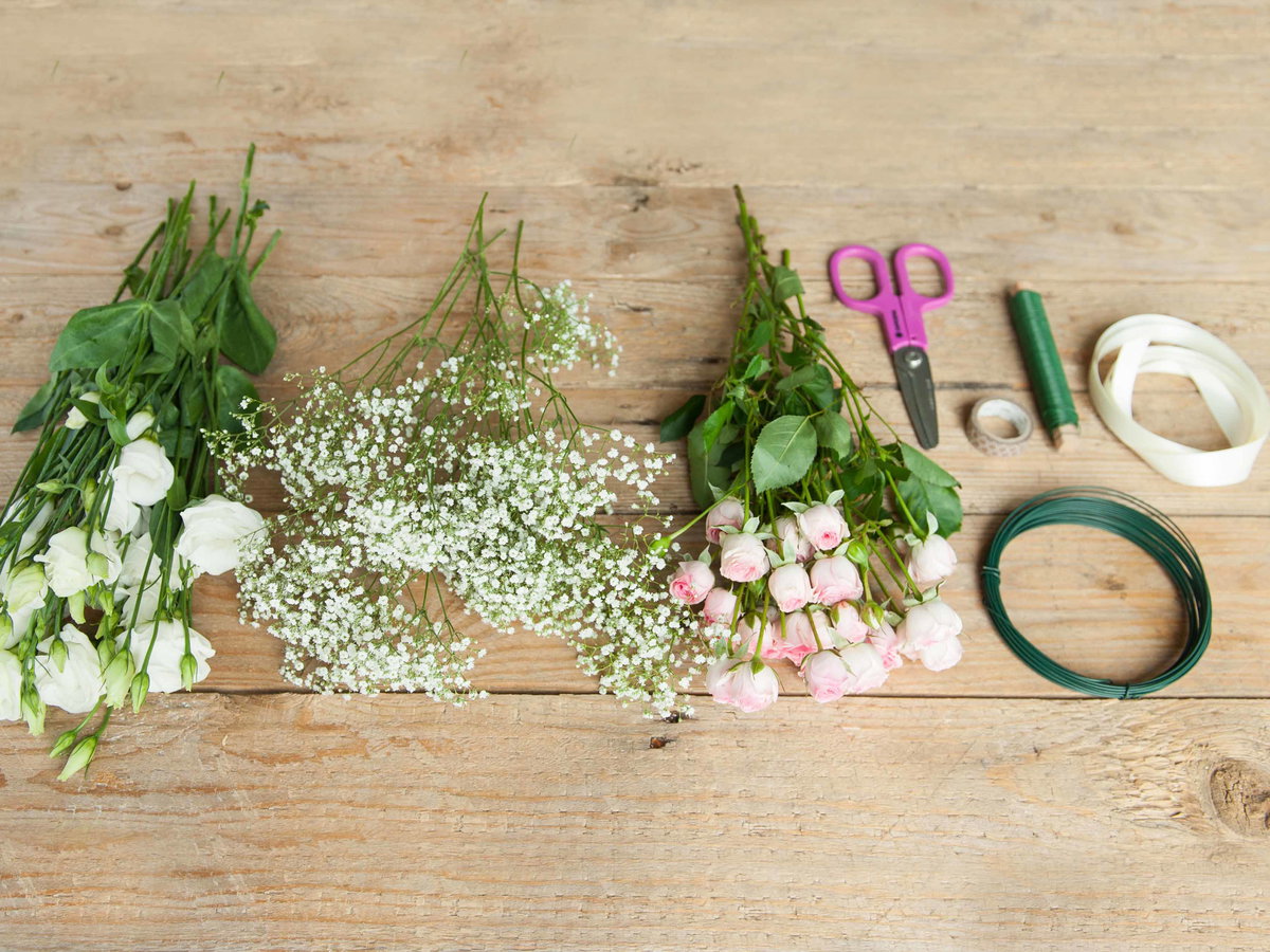 Blumenkranz für die Haare selber machen - die Untensilien