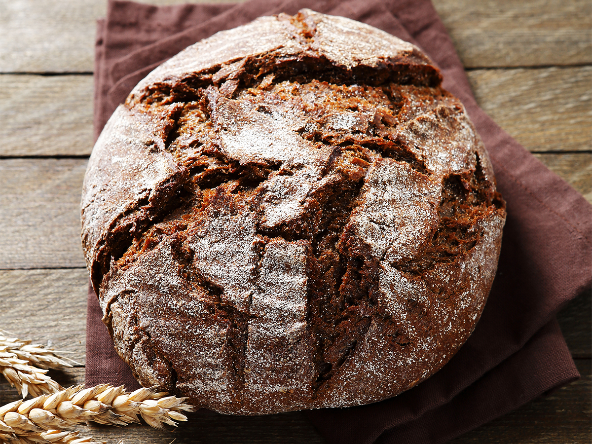 Knuspriger Laib Bauernbrot