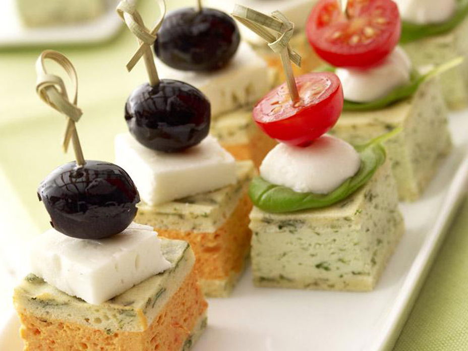 Bunte Frischkäsewürfel