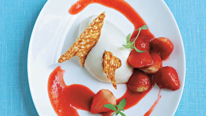 Buttermilch-Mousse mit Erdbeeren