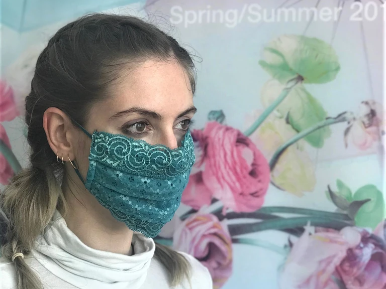Modische Stoffmasken Chanty