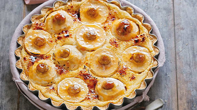 Crème-Brûlée-Kuchen mit Bratäpfeln und Marzipan