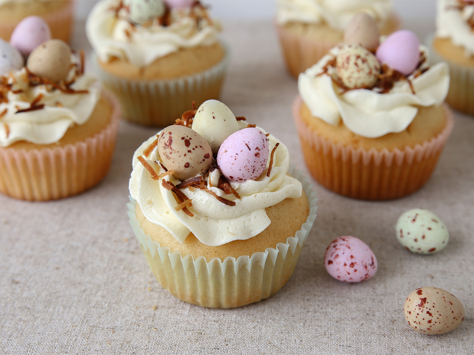 Cupcakes mit Eierlikör und Schokoeiern