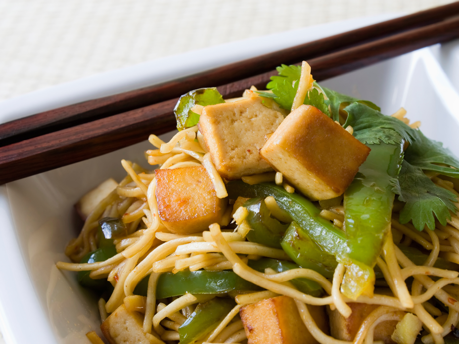 Diätrezept: Kalorienarme Konjaknudeln mit Tofu