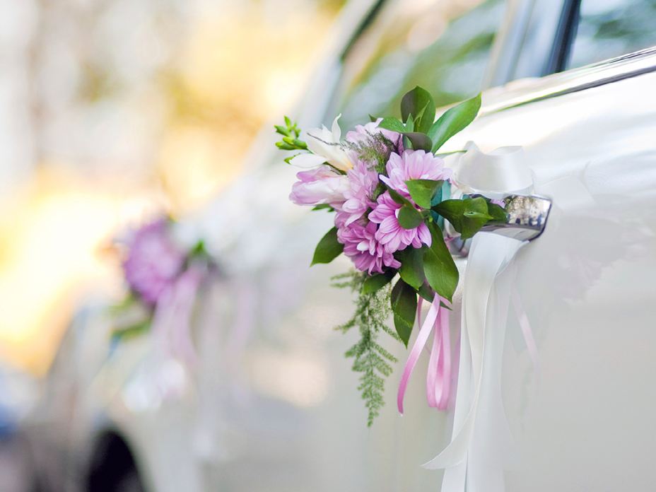 Blumen an Autotür