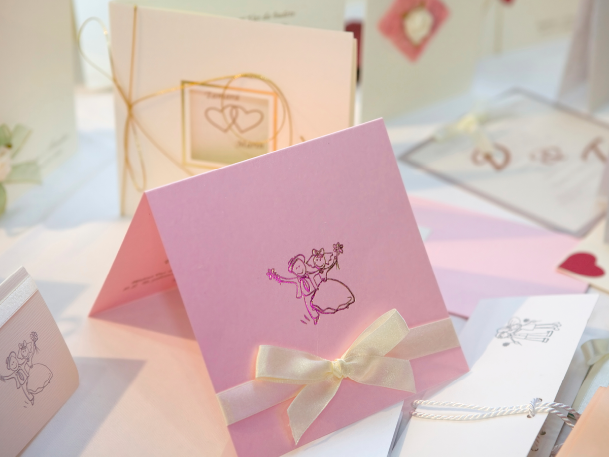 Selbst gebastelte Hochzeitseinladungskarten
