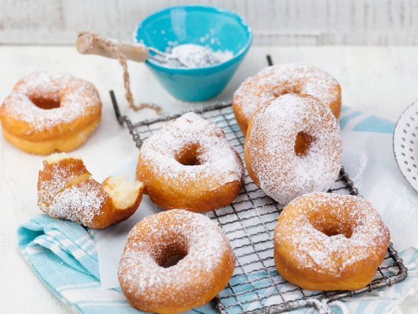 Donuts mit Puderzucker