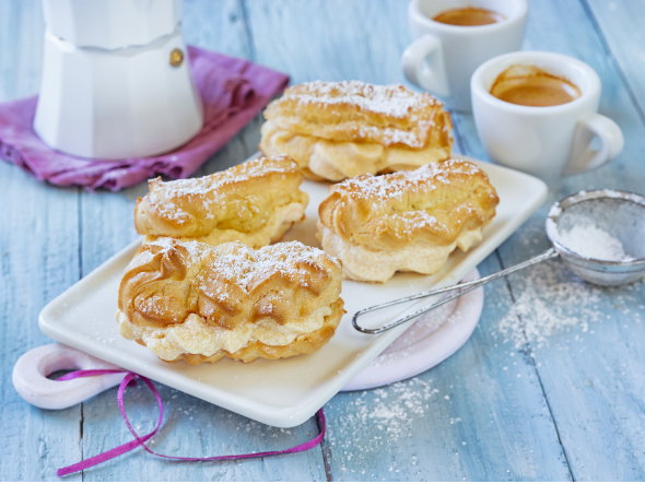 Eclairs mit Espressocreme