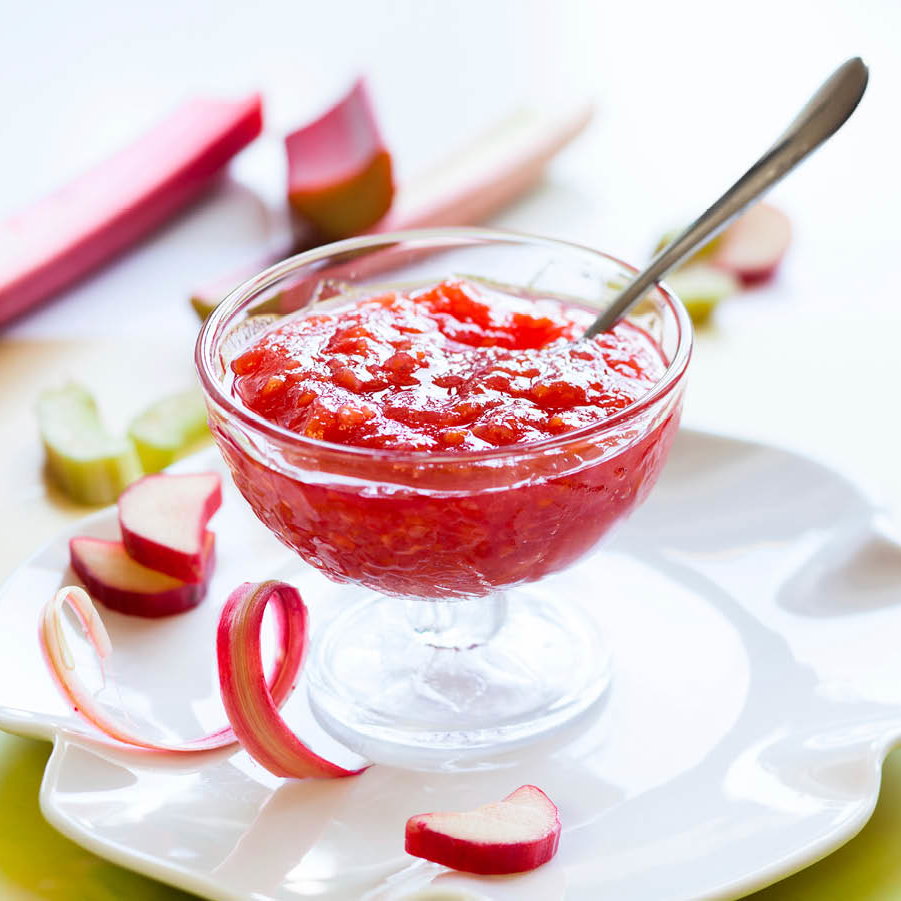 Erdbeer-Rhabarber-Grütze - Ein leckeres Dessert in der Rhabarber Saison