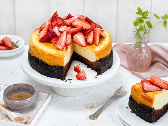 Erdbeerkuchen black withe zweifarbiger Cheesecake