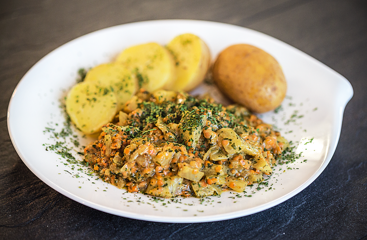 Rezept für veganes Fenchel-Linsen-Curry mit Pellkartoffeln