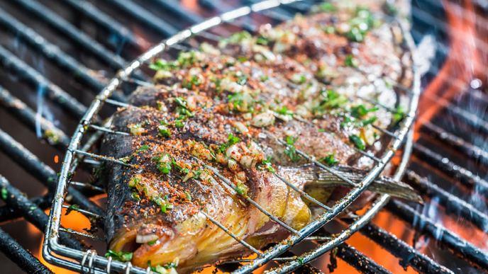 So gelingt der Grillfisch