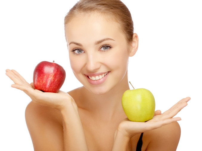 Frau mit Apfel